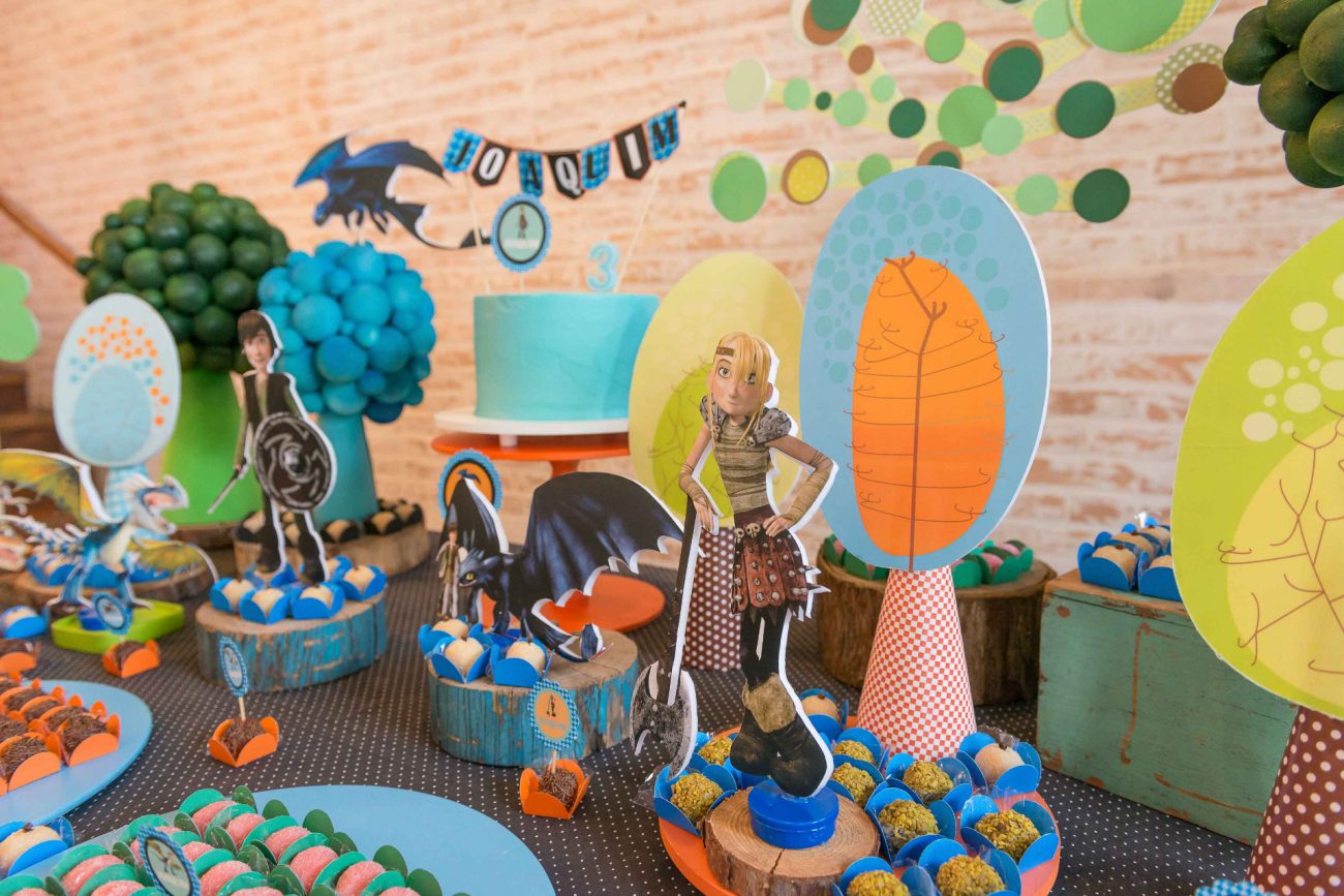 personagens mesa de doces decoração festa temática dragão fotografa de aniversario fotografia de festas infantis sp são paulo