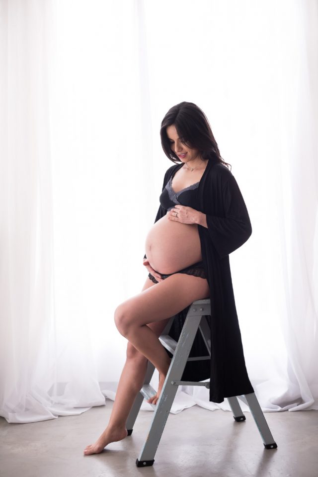 foto de barriga de grávida book de gestante fotos de grávida em estúdio de fotografia zona oeste de são paulo fotógrafa laura alzueta