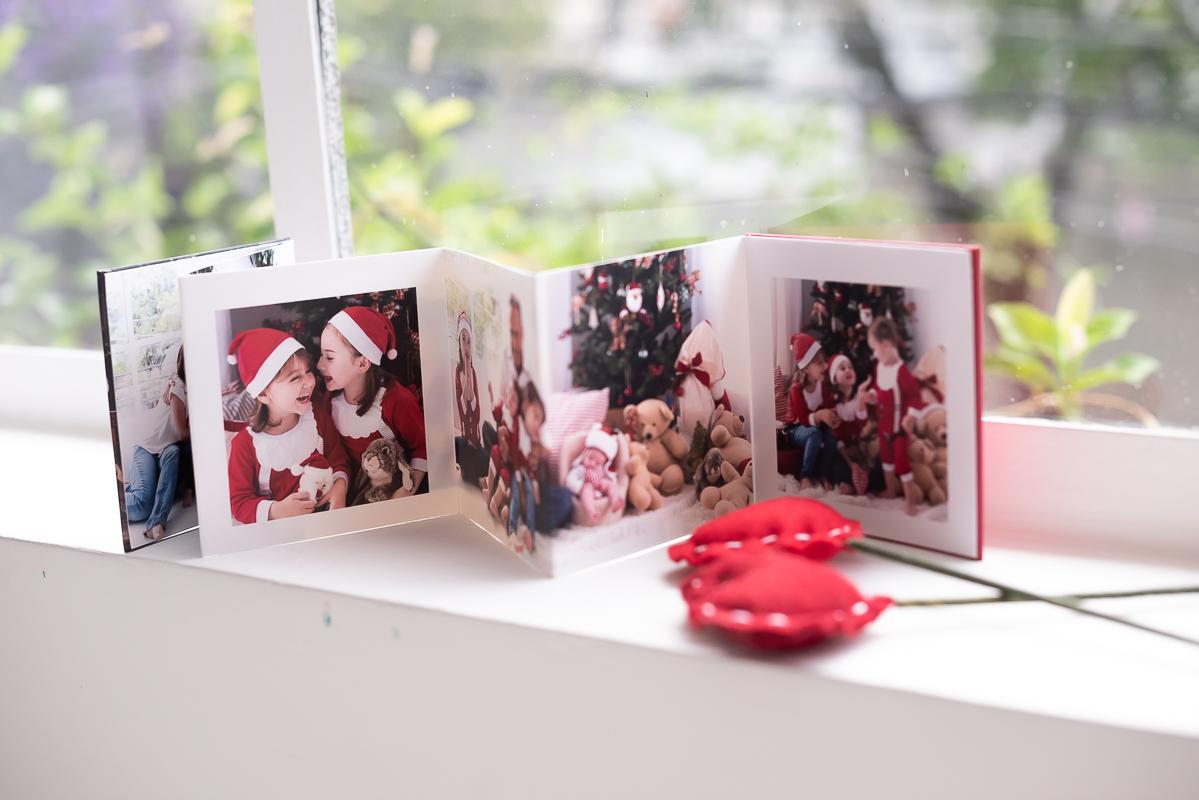álbum sanfonado com fotos de família de natal fotógrafa laura alzueta
