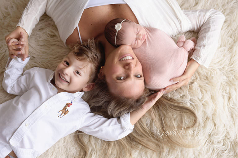 fotos newborn fotografia de família em estúdio de fotografia laura alzueta fotógrafa newborn em sp