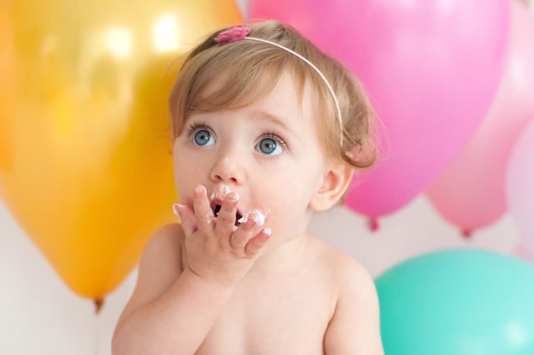 festa temática de menina bolo de aniversário 1 ano de bebê smash the cake em estúdio de fotografia laura alzueta pinheiros sp fotos de primeiro ano de bebê