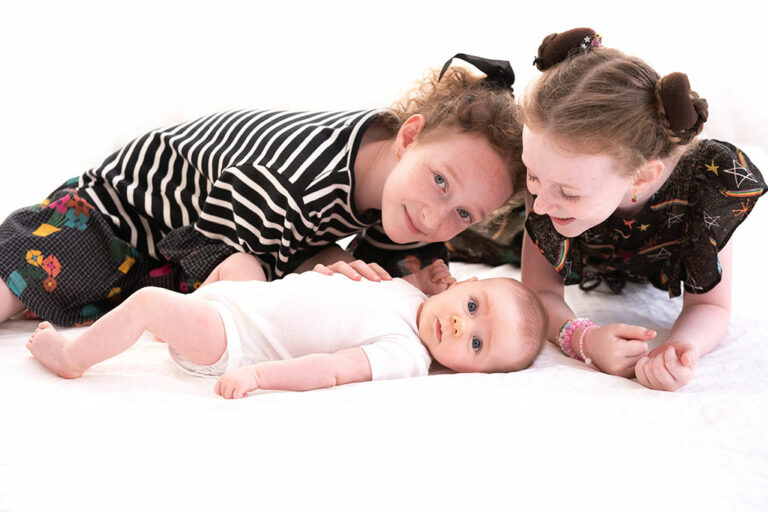 ensaio de fotos com bebês, fotos de bebês, sessão com bebês, ensaio com bebê, ensaio bebê e família, ensaio de família, ensaio com bebê e irmãos, fotos de família, fotografia de bebês