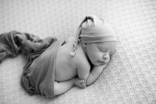 dúvidas sobre ensaio newborn, ensaio newborn, book newborn, ensaio com recém-nascido, poses de recém-nascido, foto de recém-nascido pb