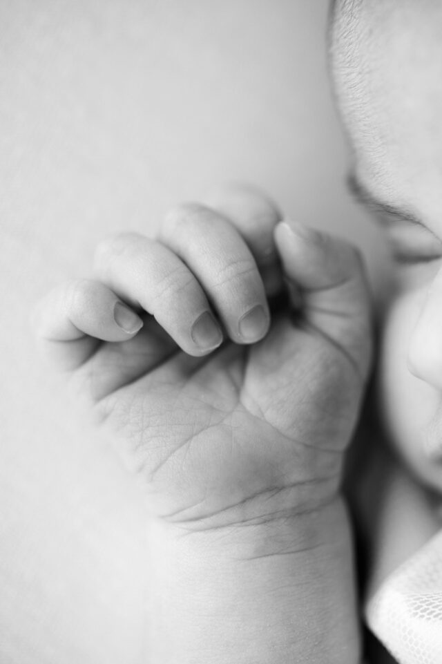 erros comuns na fotografia newborn, ensaio newborn, fotos newborn, detalhe foto de recém-nascido, foto da mão de recém-nascido
