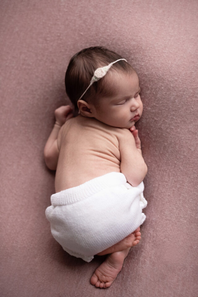erros comuns na fotografia newborn, ensaio newborn, fotos newborn, foto de recém nascido no puff, pose no puff ensaio newborn