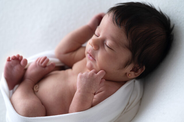 cuidados para ensaio newborn seguro, foto de detalhe do bebê, ensaio newborn, fotografia de recém-nascidos, fotografia newborn, foto do bebê