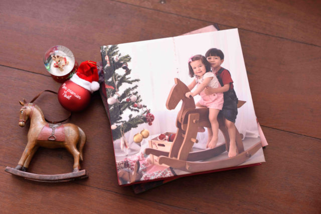 ensaio natalino lembranças de natal presentes ensaio de natal com fotos de família em estúdio fotógrafa sp laura alzueta